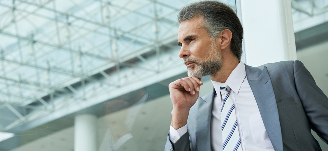 Quitter son CDI pour entreprendre – sécuriser sa transition vers la franchise B2B Cadre qui décide de quitter son CDI pour entreprendre et ouvrir sa franchise B2B